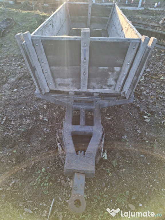 Remorca și plug tractor