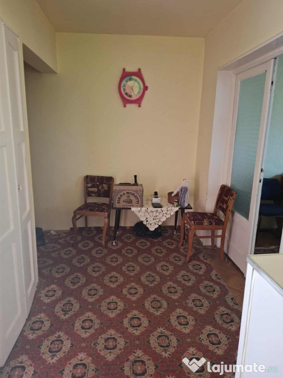 Vând apartament 3 camere cu vedere la Crișul Repede – Rogerius, str.