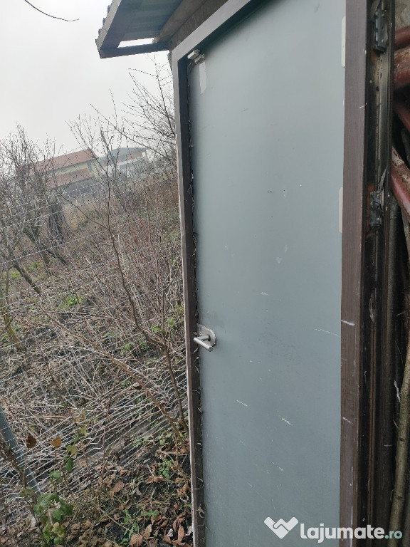 Usa de sticla interior cu rama metalica