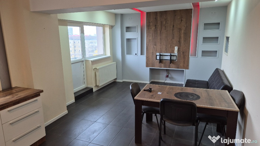 Proprietar , inchiriez apartament , renovat , 4 camere ,zona buna.