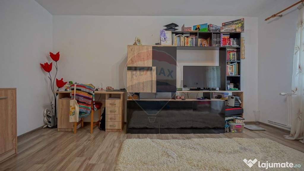 Apartament două camere decomandat la intrare în Răcăd...