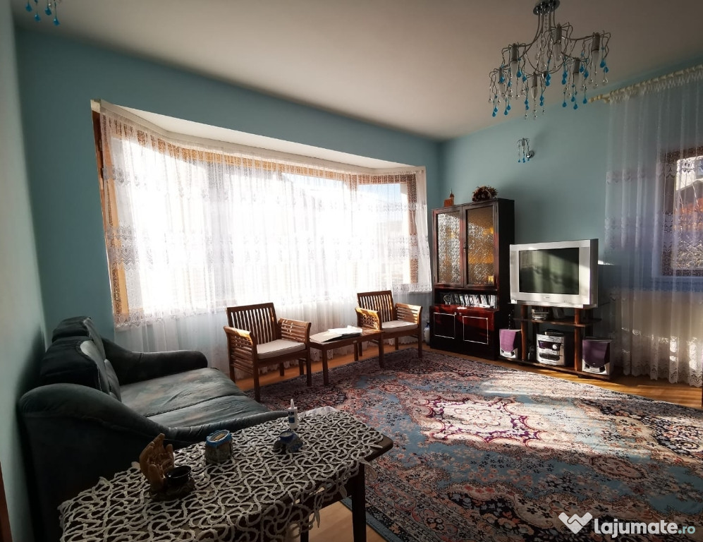 Semicentral, vilă 2005, 220 MP + 350 mp teren total