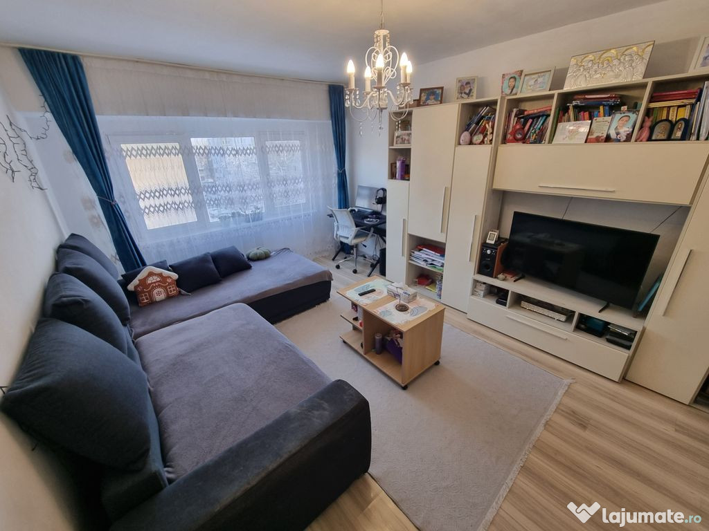 Apartament decomandat zona CET