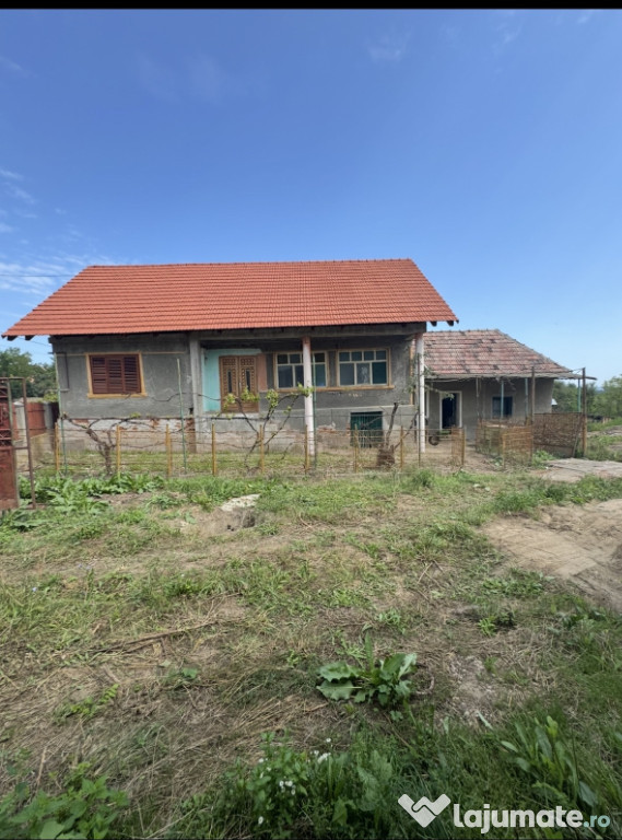 Casa de vanzare 3300mp , FERMA / CASA DE VANCATA !