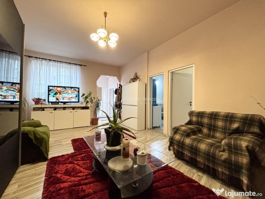 Casa zona centrala - singur #238;n curte - 243 mp