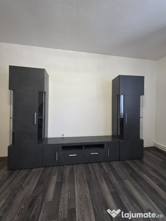 Vitrina sufragerie TV