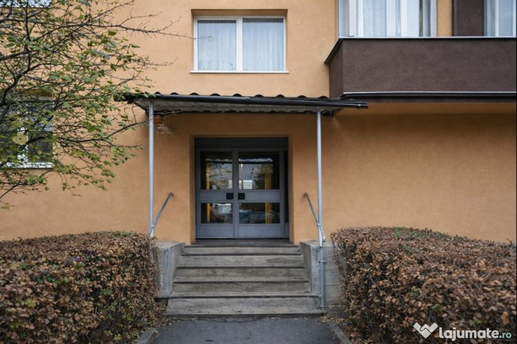 Garsoniera decomandata 33 mp Astra