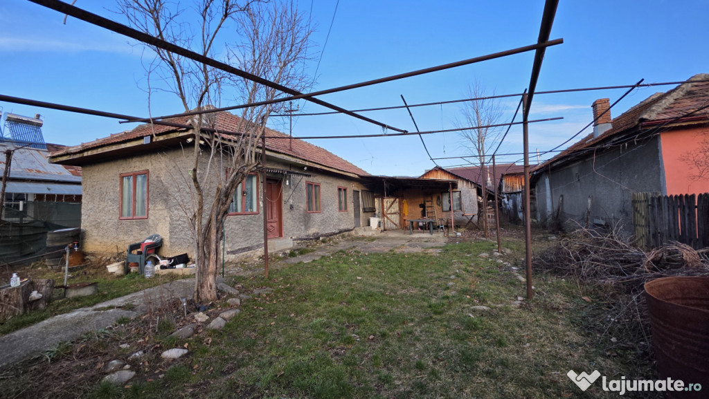 Casă cu teren 491 mp în Vălenii de Munte