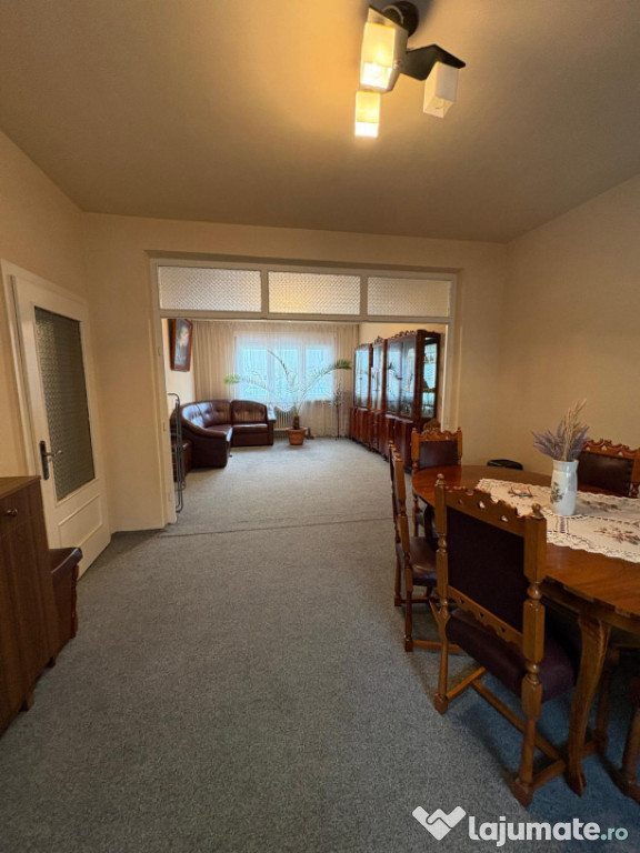 Casă spațioasă 280 mp utili, zonă centrală – lângă
