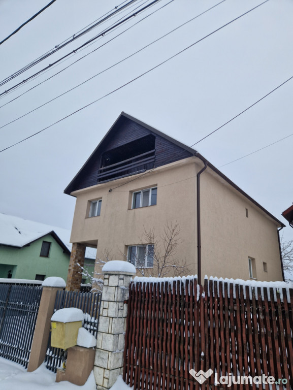 Casă spațioasă în comuna Recea, într-o zonă liniștit?