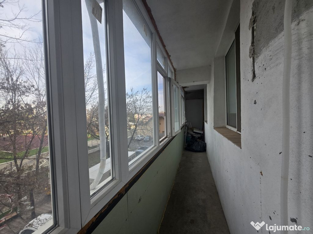 Apartament 3 etaj 2 lift camere decomandat 70mp Toporasi