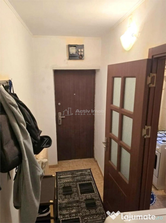 Piata Salajan, garsoniera parter bloc, intrare separata !