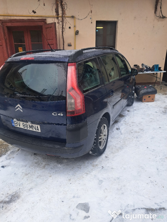 Se vinde urgent tri mașini