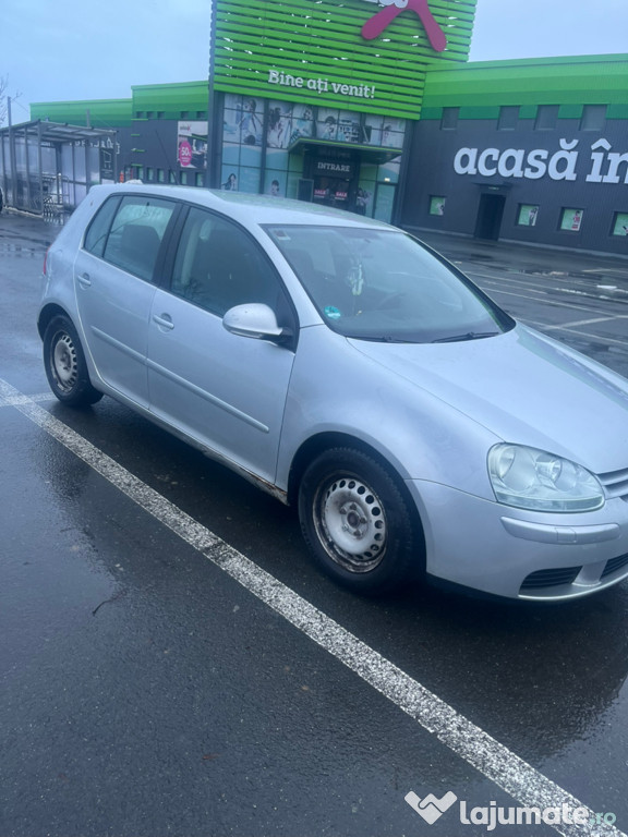 Vând golf 5 in stare bună de funcționare