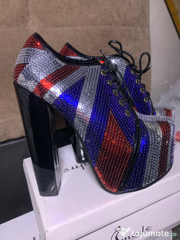 Pantofi cu toc înalt
