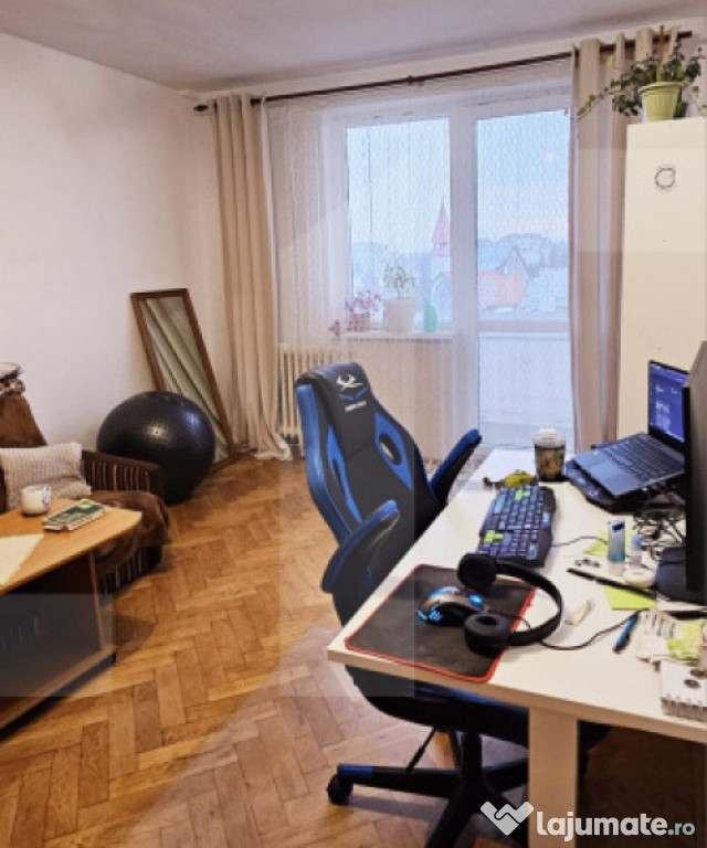 Apartament 2 camere, zonă centrală, lift, balcon generos -