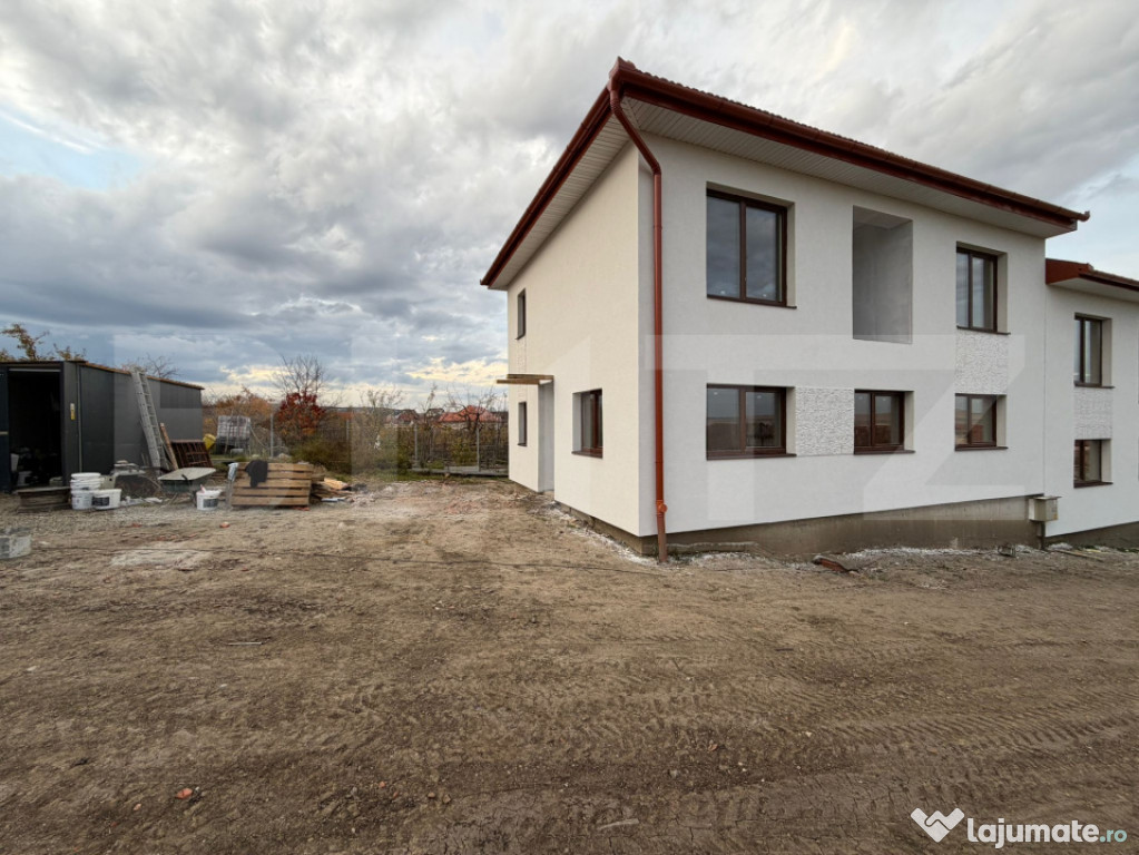 Casa cu 4 camere, curte amenajata - Sura Mica