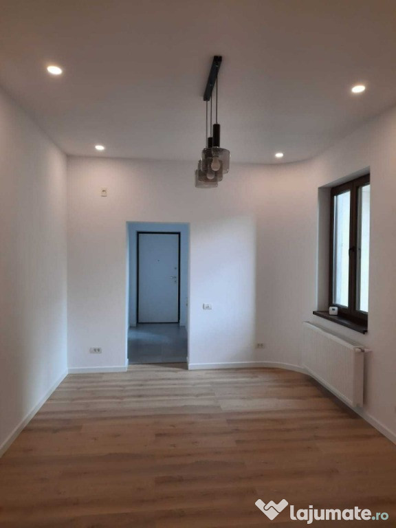 Apartament cu 3 camere,decomandat,Parter.Armeneasca.Birouri!
