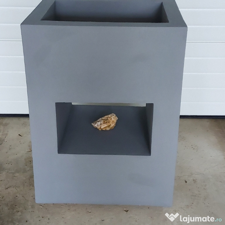 Jardiniere decorative