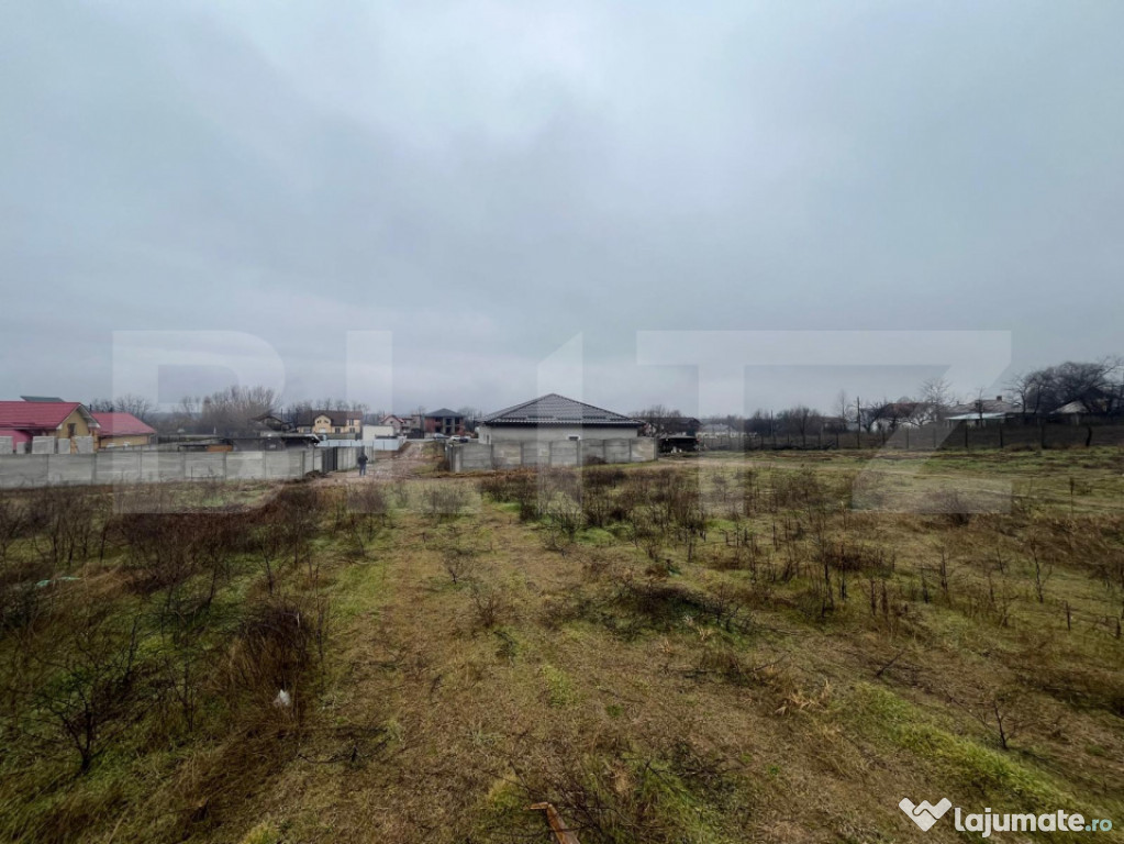 Teren intravilan (3 parcele) 450 mp cu front stradal de 30 m