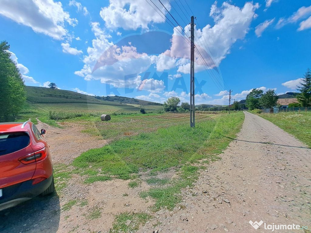 Teren 2,000mp Laureni / Strada Laureni