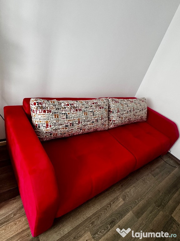 Vând canapea extensibila 3 locuri