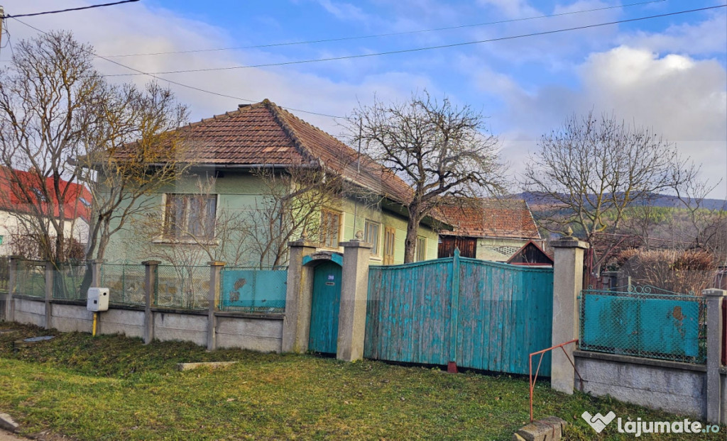 Casa de caramida in Bicfalau