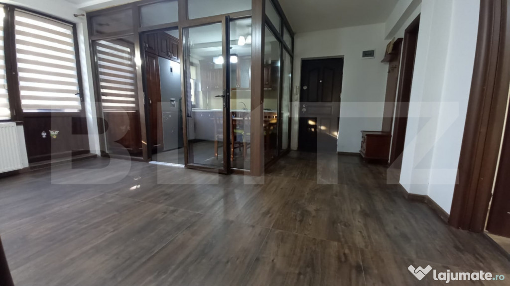 Apartament mobilat, 3 camere, 63 mp, curte 49 mp, parcare, c