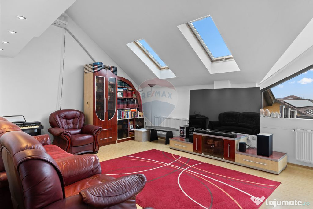 Apartament cu 3 camere de vânzare în zona Pârneava