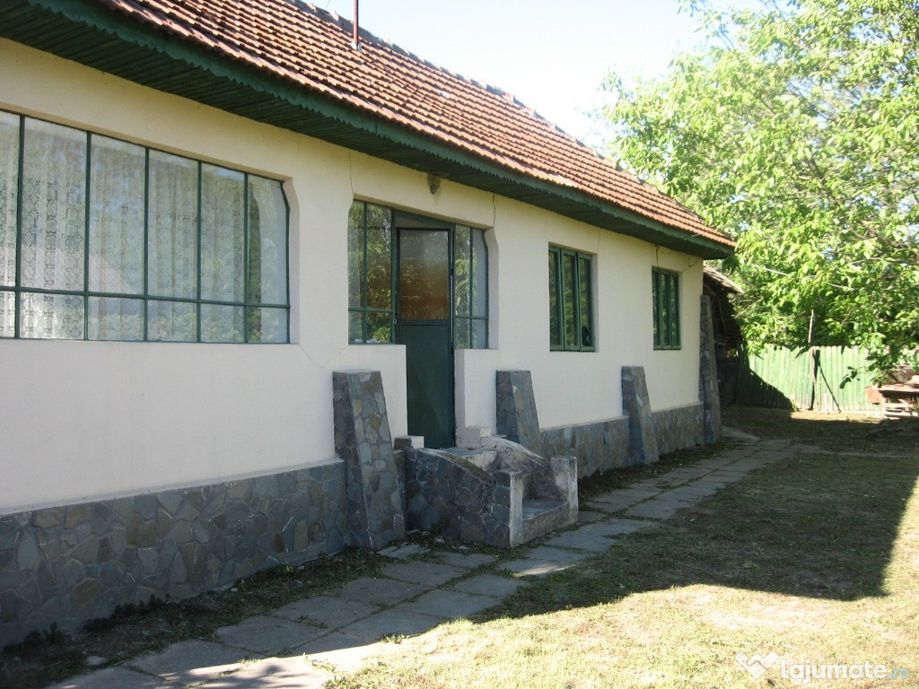 Teren 1000mp si casa central Hatcarau, Prahova