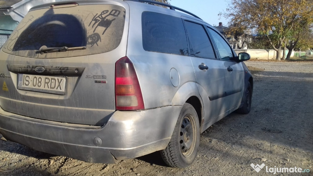 Dezmembrez ford focus 2001