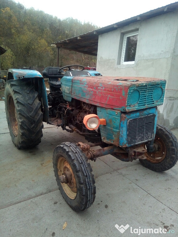 Tractor UTB 445