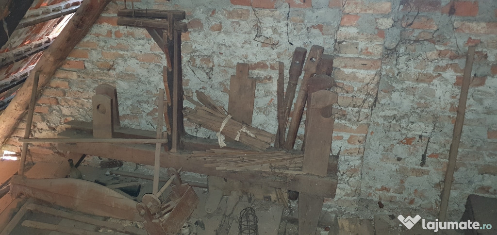 Război de țesut și alte obiecte vechi