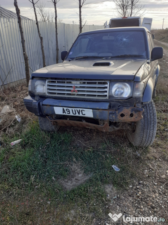 Dezmembrez mitsubishi pajero 2.8