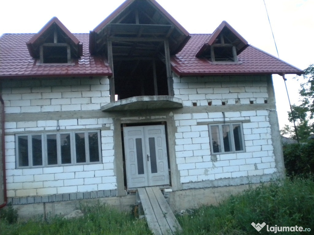 Casa "la rosu',parter si mansarda in loc. Moldoveni/Neamt..