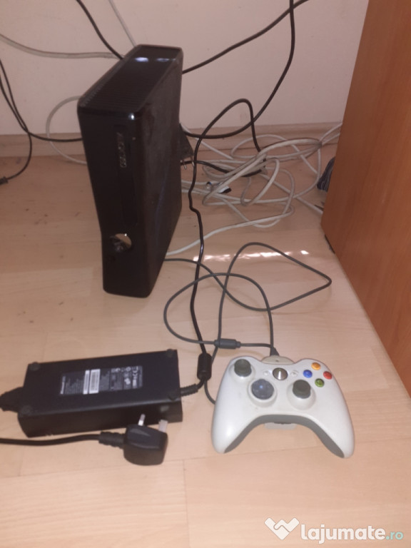 Xbox360 ,pret 600 lei negociabil ,20lei jocuri fiecare