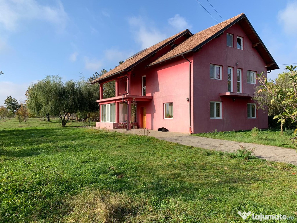 Vila,casa,hala și teren la 1 km DN 1 Banesti, Prahova