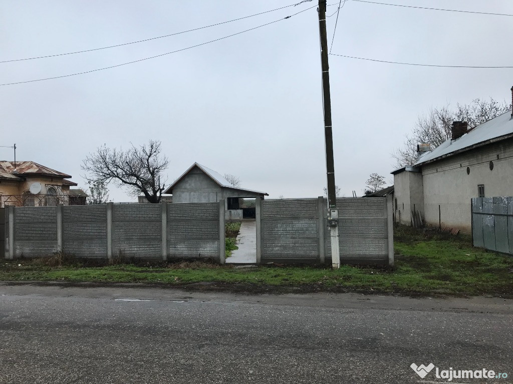 Casa com gostavatu jud olt la strada principala