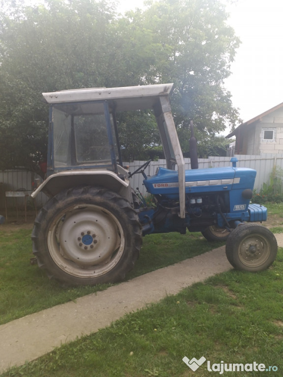 Tractor Ford 4000, 60 CP cu utilaje