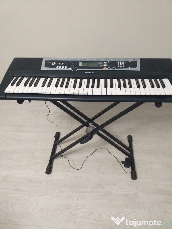 Pianină electronică.