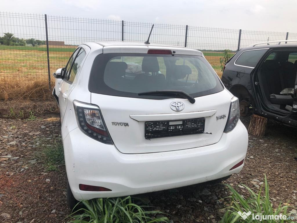 Dezmembrez Toyota Yaris 1,3 (1329 cm3) benzina 73 kw an 2014
