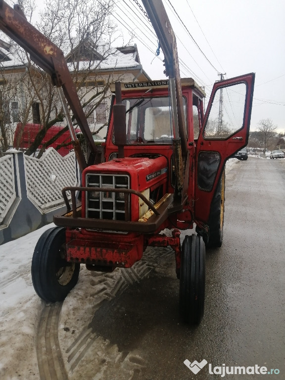 Tractor international 574, incarcator frontal