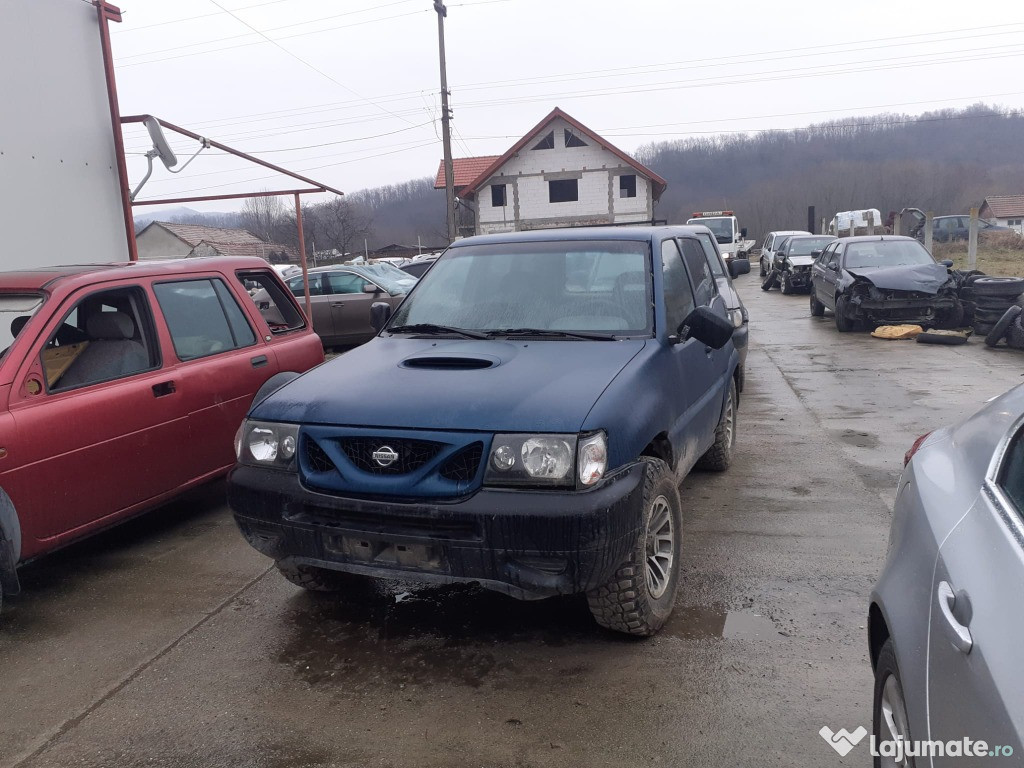 Dezmembrez nissan terrano 2 an 2001