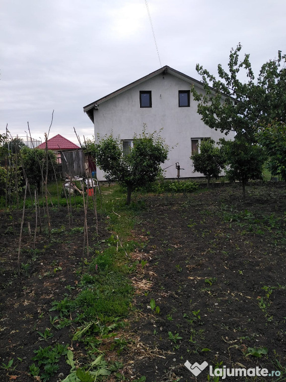 Casa parter+mansarda Schineni (Saucesti), Bacau