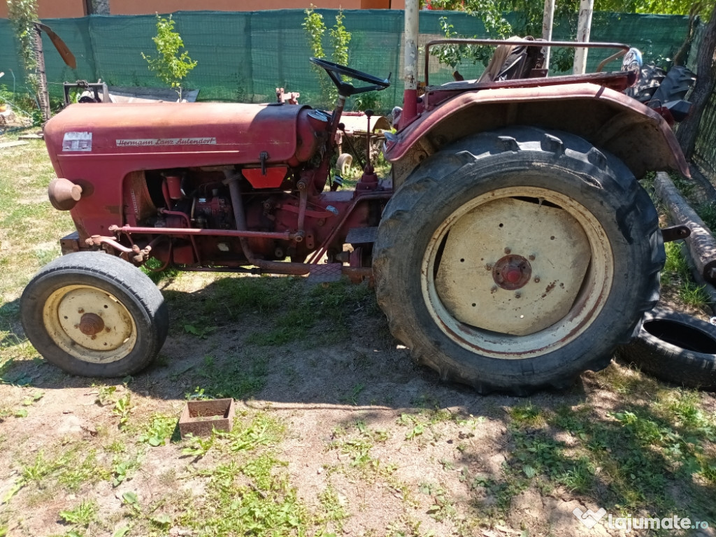 Tractor cu utilaje agricole