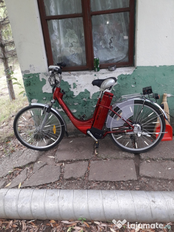 Bicicletă electrică cu acceleratie