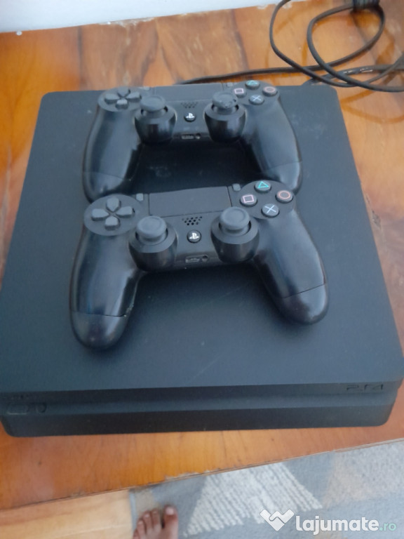 Ps 4 slim cu 2 controale