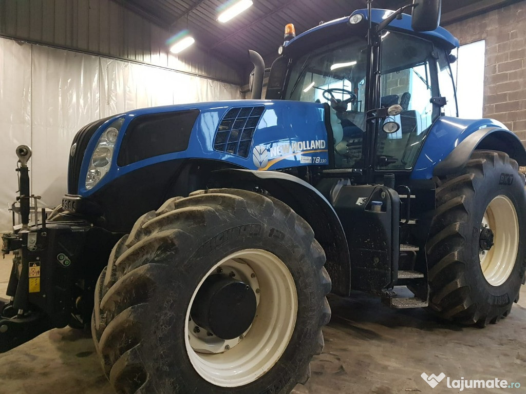 Tractor New Holland T8.330.