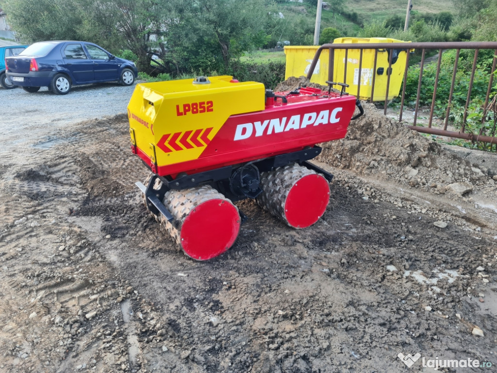 Cilindru compactor cu telecomanda picior de oaie