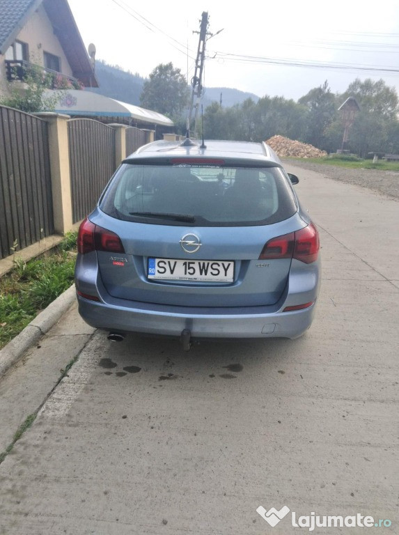 Opel Astra J Sport Tourrer 2011